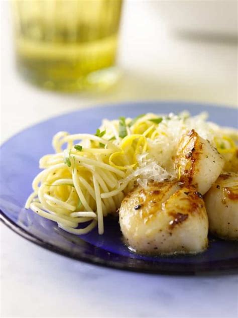 pan-seared-scallops-with-lemon-and-garlic-pasta image