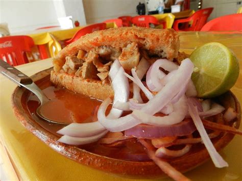 torta-ahogada-guadalajaras-most-representative-dish image