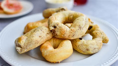 5-ingredient-air-fryer-mini-bagels-recipe-mashedcom image