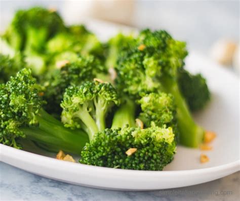 italian-style-sauteed-broccoli-with-olive-oil-and-garlic image