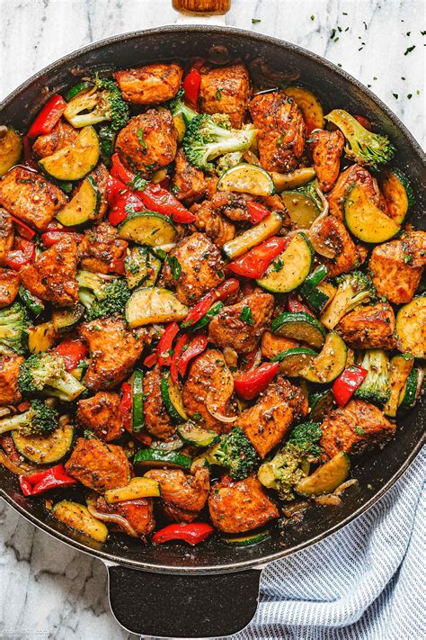 one-pot-chicken-vegetables-recipe-eatwell101 image
