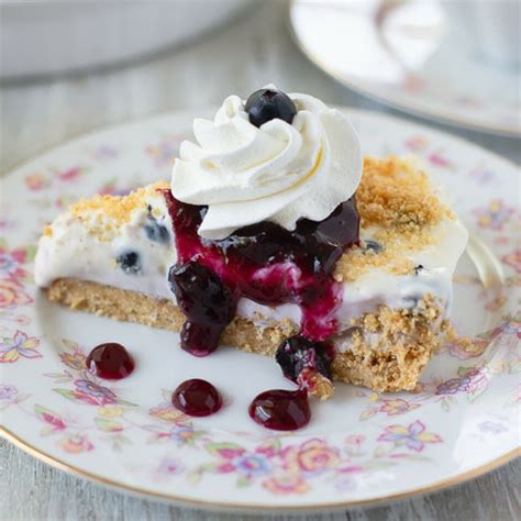 no-bake-blueberry-cheesecake-pie-flour-on-my-face image