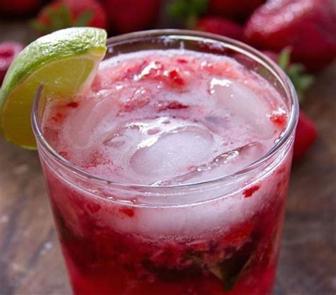 strawberry-basil-gin-cocktail-recipe-sidechef image