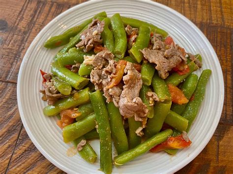vietnamese-stir-fry-beef-green-beans-and-tomatoes image