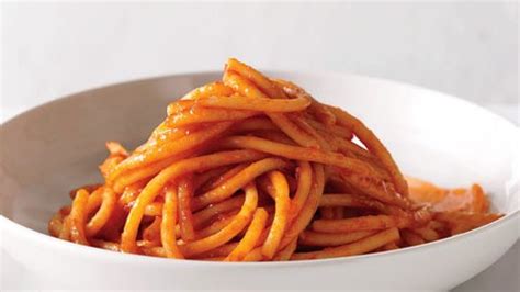 pasta-al-pomodoro-recipe-bon-apptit image
