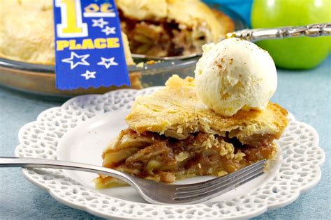 award-winning-apple-pie-food-meanderings image