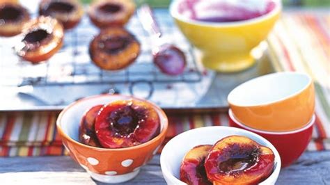 grilled-peaches-with-fresh-raspberry-sauce-recipe-bon image