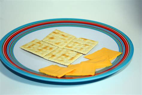 how-to-freshen-crackers-in-a-microwave-4 image