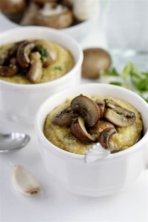 creamy-polenta-with-mushroom-sauce-bell-alimento image