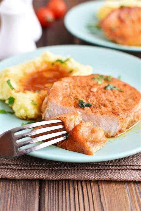 the-best-juicy-skillet-pork-chops-recipe-cookme image