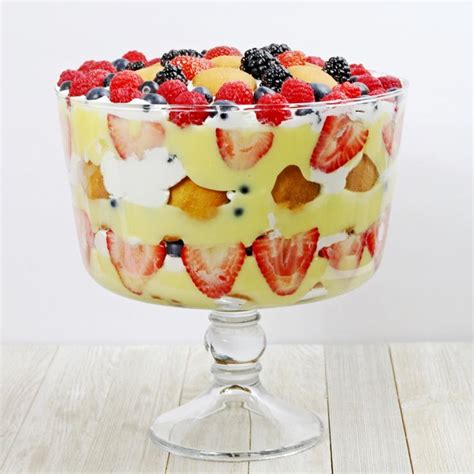 patriotic-berry-trifle-thebestdessertrecipescom image