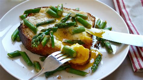 spring-breakfast-and-brunch-recipe-asparagus-egg-toast image