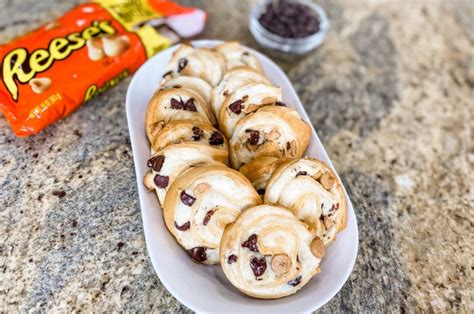 crescent-chip-cream-cookies-julia-pacheco image