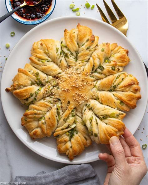 baked-scallion-green-onion-bread-vegan-easy image