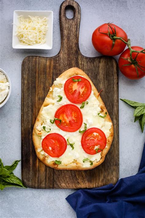 white-flatbread-pizza-i-heart-vegetables image