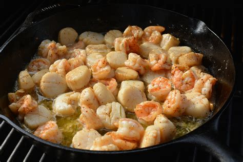 garlic-and-butter-grilled-scallops-shrimp-the image