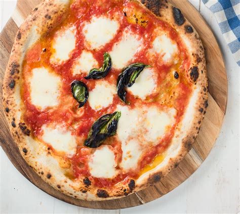 pizza-margherita-neapolitan-style-glebe-kitchen image