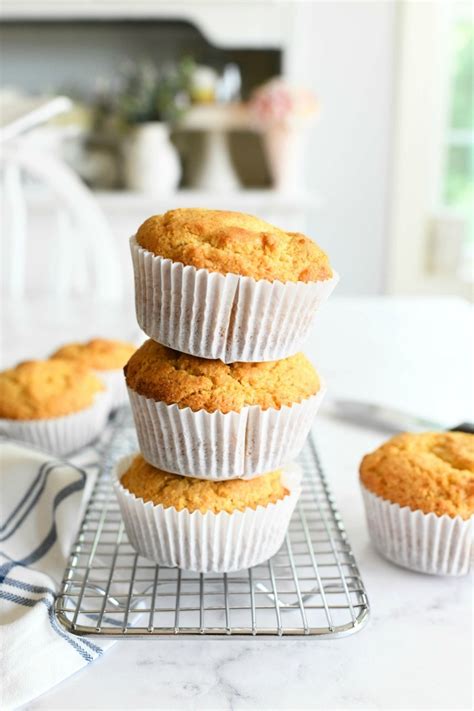 jumbo-bakery-style-cornbread-muffins-sizzling-eats image