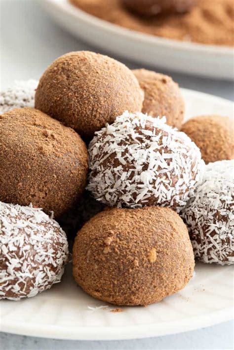 10-minute-chocolate-coconut-balls-rum-balls image
