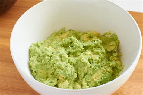 the-best-way-to-mash-avocado-so-its-creamy-and image