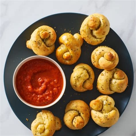 two-ingredient-dough-pizzeria-style-garlic-knots image