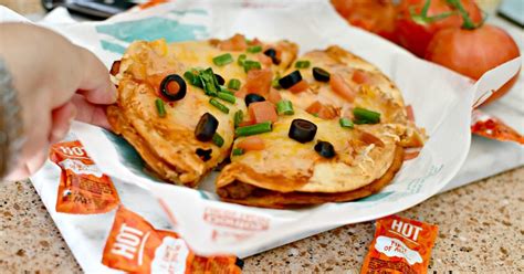 make-your-own-taco-bell-mexican-pizza-at-home image