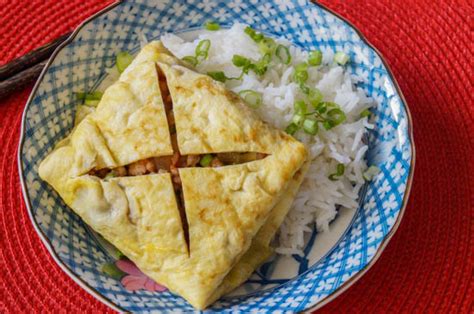 kai-yad-sai-thai-stuffed-omelet-taras-multicultural image