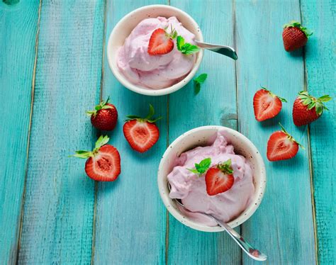 3-ingredient-5-min-frozen-yogurt-real-healthy image