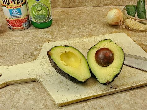 low-sodium-guacamole-tasty-healthy-heart image