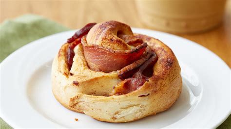 bacon-cinnamon-rolls image