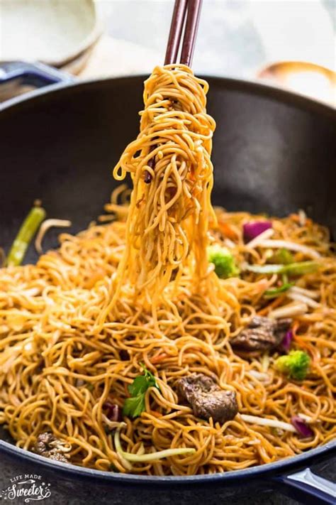 beef-chow-mein-homemade-chinese-food image