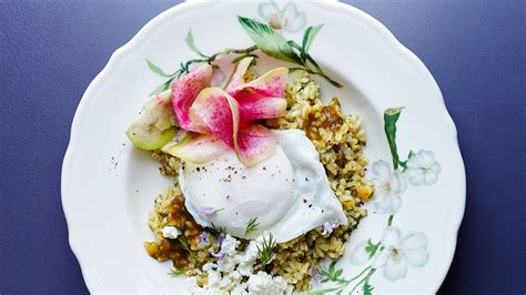 put-an-egg-on-it-32-grain-bowls-for-lunchtime-and-anytime image