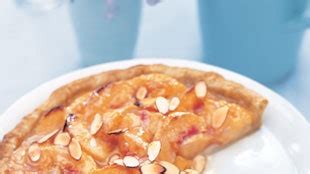 honey-glazed-peach-tart-with-mascarpone-cream image