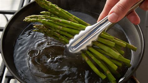 asparagus-and-ham-crescent-bundles image