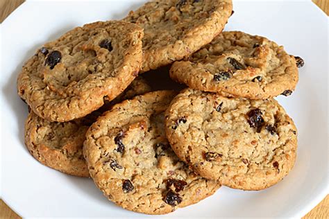 grandmas-old-fashioned-oatmeal-raisin-cookies image