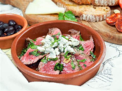 white-wine-marinated-steak-with-blue-cheese-carolines image
