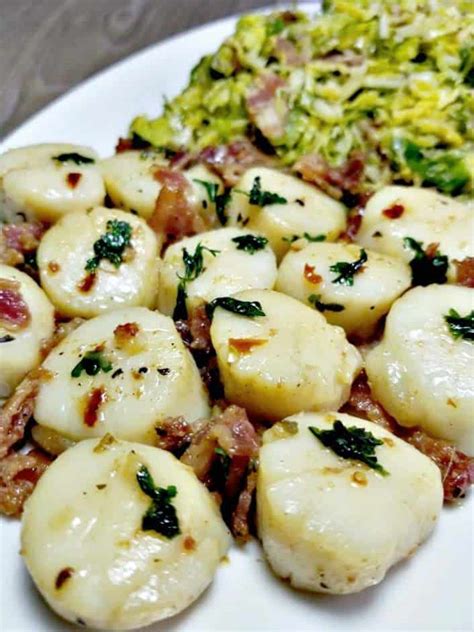 seared-scallops-with-bacon-canadian-cooking-adventures image