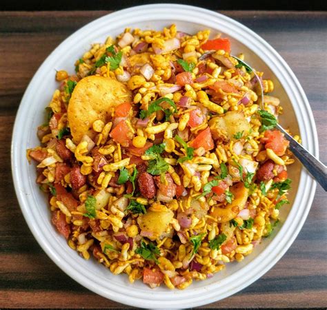 bhel-puri-recipe-mumbai-bhel-puri-vegecravings image