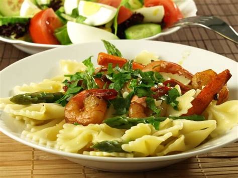 bowtie-pasta-with-shrimp-and-asparagus image