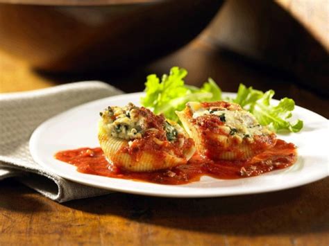 florentine-beef-and-cheese-stuffed-shells image