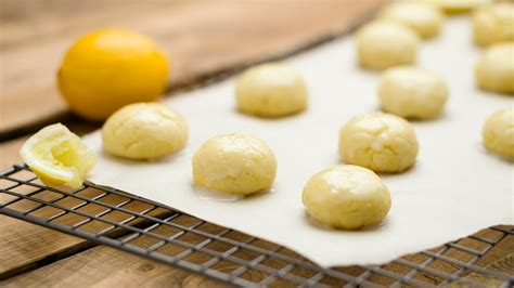 italian-lemon-cookies-recipe-chichilicious image