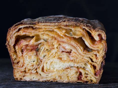 how-to-make-scaccia-ragusana-sicilian-lasagna-bread image
