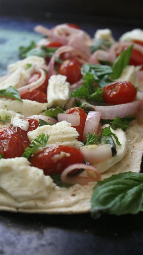 thin-crust-caprese-pizza-daily-appetite image