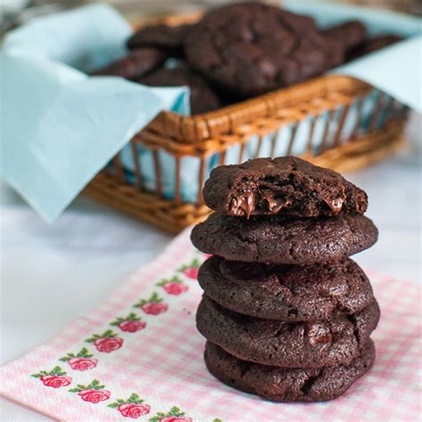 totally-chocolate-chip-cookies-nigella-foodie-baker image
