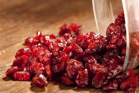 how-to-make-dried-cranberries-using-the-dehydrator image