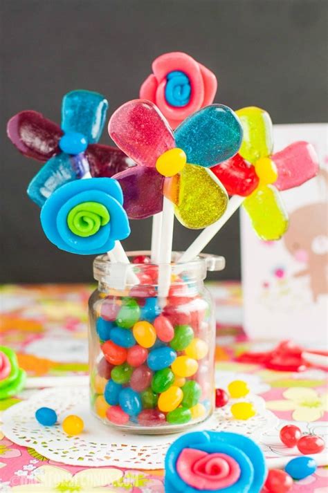 easy-homemade-lollipops-and-edible-candy-flowers image
