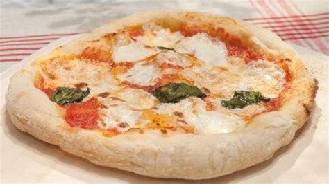 neapolitan-margherita-pizza-recipe-food-network-uk image