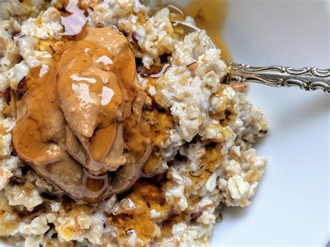 peanut-butter-and-honey-oatmeal-recipe-and image