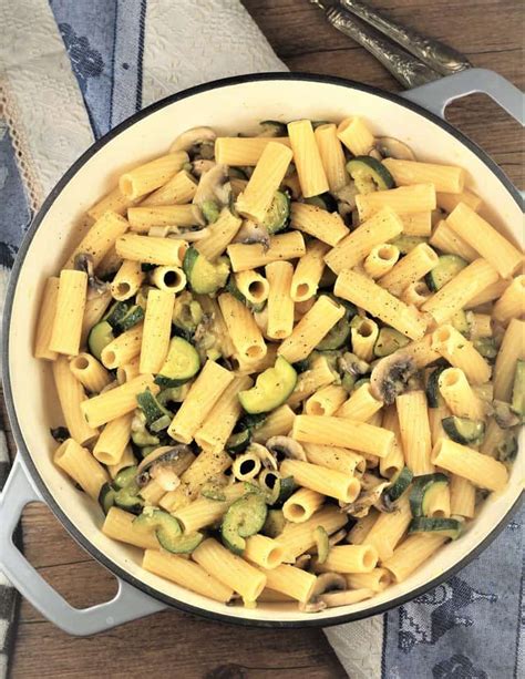 pasta-with-zucchini-and-mushrooms-mangia-bedda image