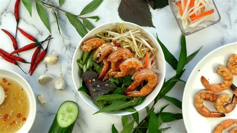 grilled-shrimp-vermicelli-bowl-bun-tom-nuong image